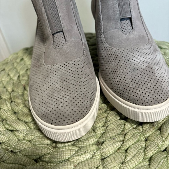 LINEA Paolo Felicia Gray Suede Perforated Hidden Wedge Sporty Sneaker NWOT - Picture 4 of 9